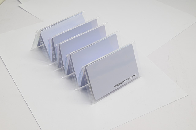 怎样使用会员卡的制作来吸引主顾呢？？？？？