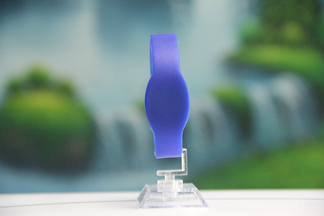 妈妈定心宝宝开心的用餐神器--ic腕带吸盘碗