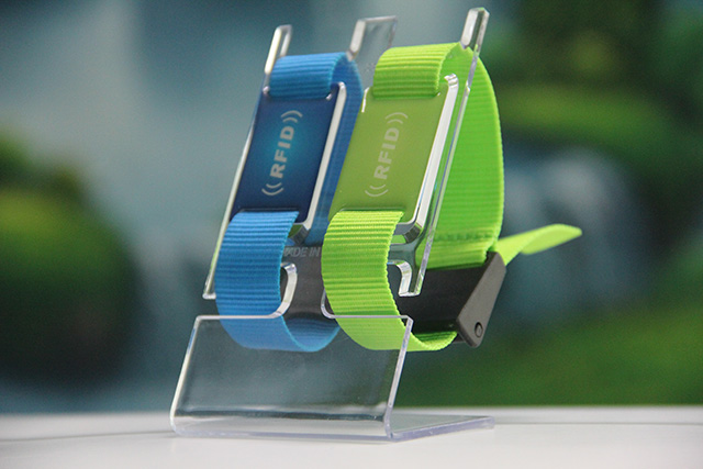 您还在用一次性保鲜膜吗？？？赶忙换硅胶腕带保鲜盖吧