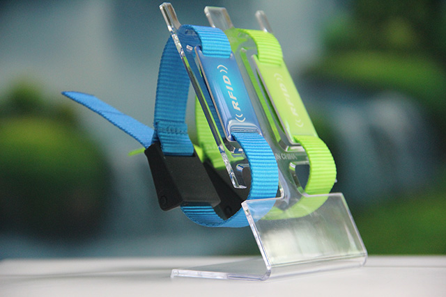 萌兔七彩id硅胶腕带拍拍灯，，，，在黑夜给你温暖的守候