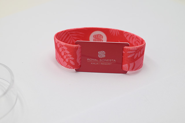 工牌要不要带？？