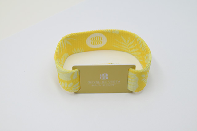 凸码的巨细可以是烫金或烫银，，，，，，注重凸码不可笔直排列