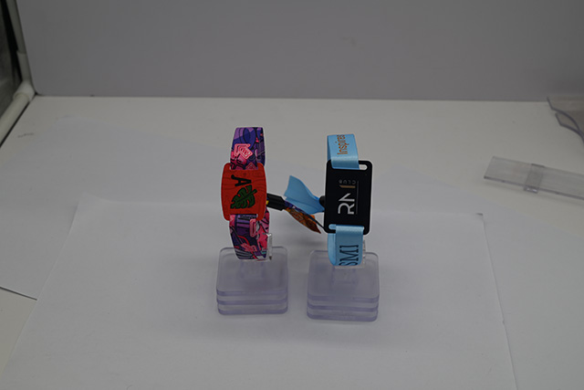 小区门禁卡怎样定制并且授权开门呢？？？