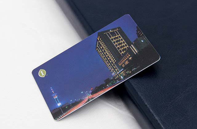 让主顾办剖析员卡的目的，，是吸引新主顾