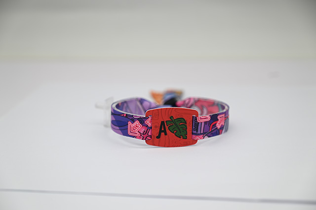 餐饮店会员储值卡怎么设计，，，，，，钥匙扣卡背面文字怎么写？？？？？？